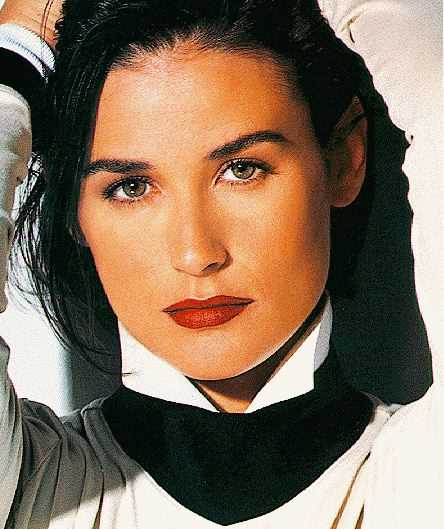 demi8.jpg (30582 bytes)